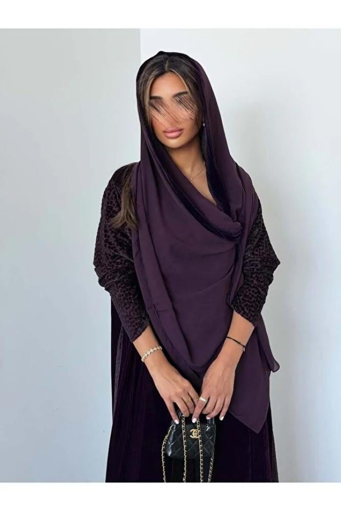 AYA MWT953 - عباية مخمل مع تدخيلة لمعه بالاكمام والجوانب