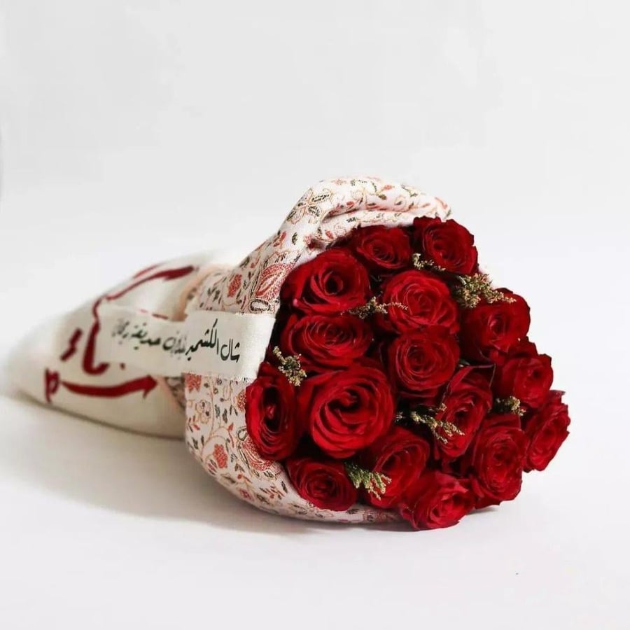 Women's Kashmiri shawl with a bouquet of flowers name - Tasaheel Store