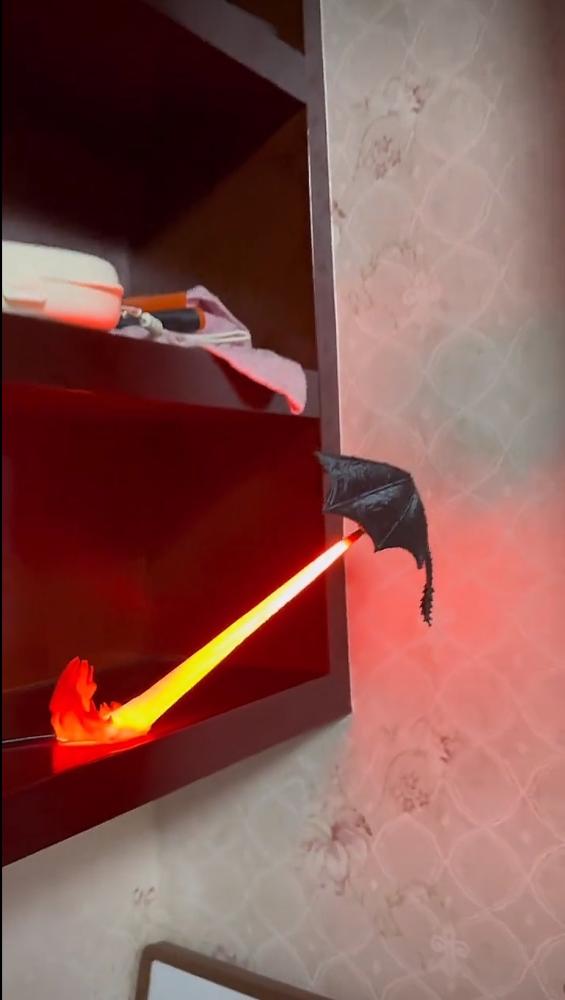 مصباح التنين النافث للنار