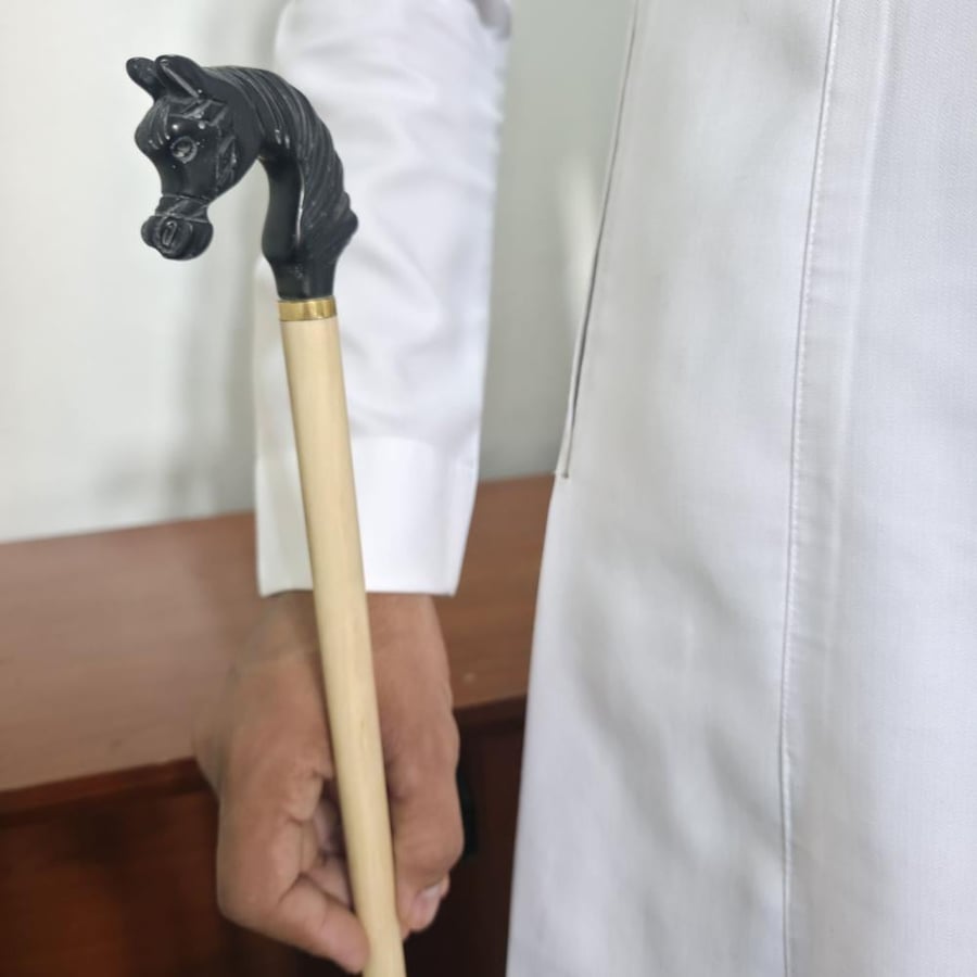 عصا الخيل كحلي خشب لوز ابيض حجم وسط