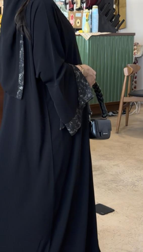 عباية قماش أنترنت ناعم وبارد مدخل عليها شيفون مشجر ناعم