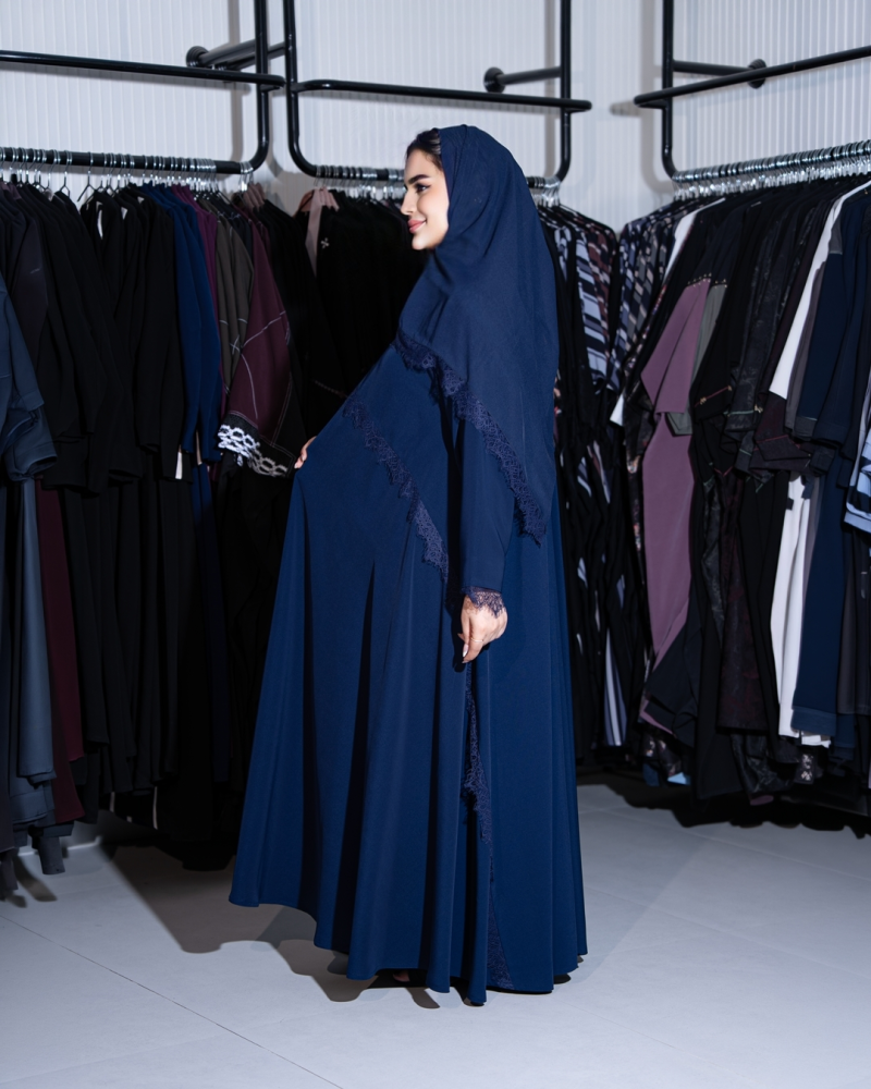 عباية قماش كوبرا مع دانتيل