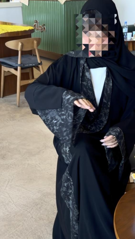 عباية قماش أنترنت ناعم وبارد مدخل عليها شيفون مشجر ناعم