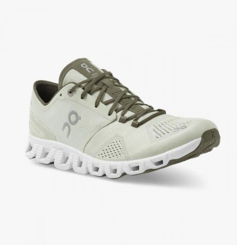 ON RUNNING - CLOUD X ALOE AND WHITE