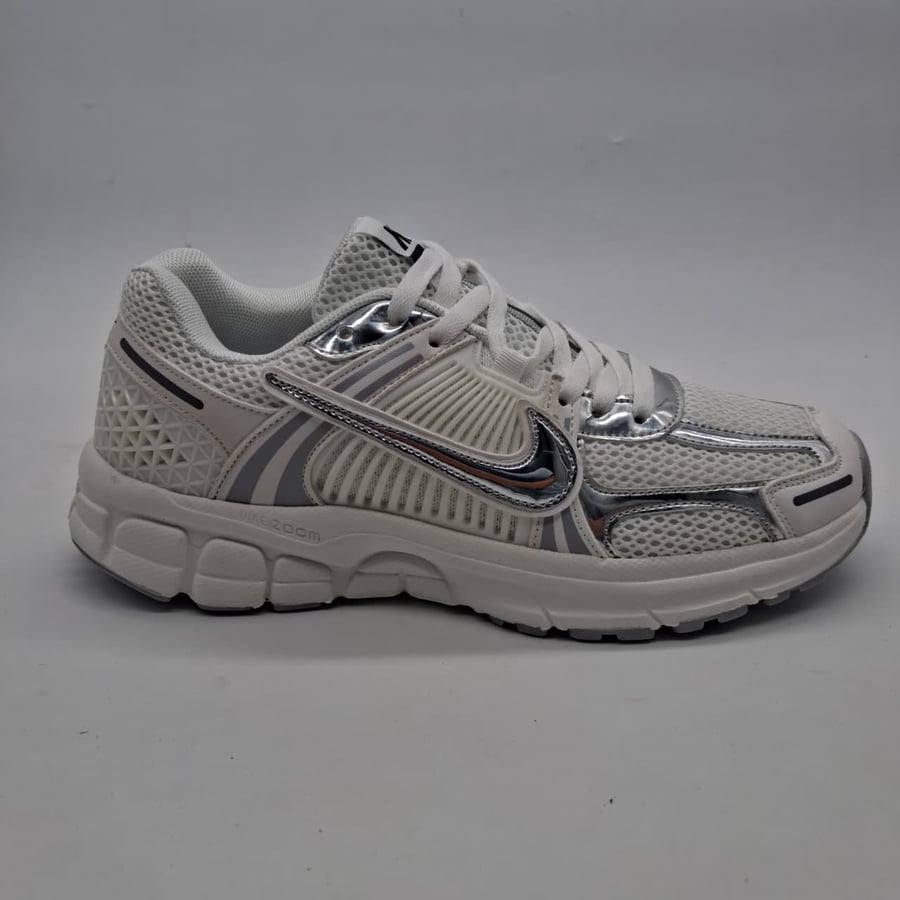 NIKE VOMERO 5