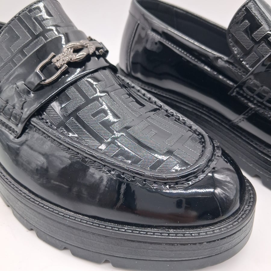 جزمة FENDI لماع