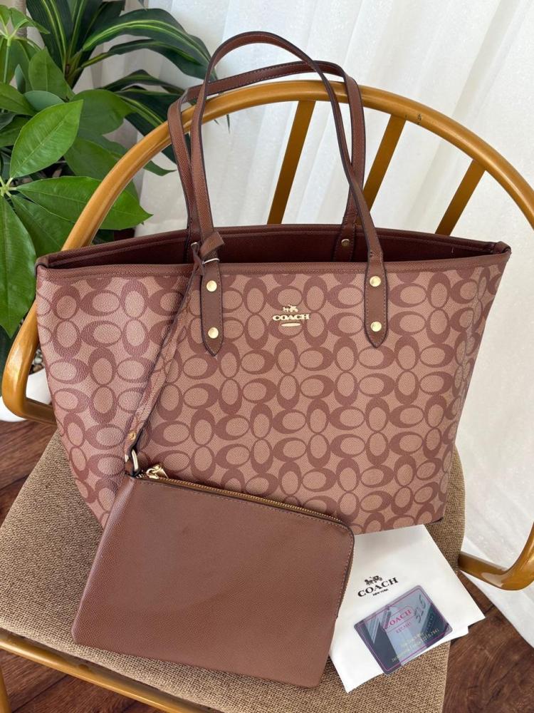 شنطة كتف نسائية كوتش واسعه Coach