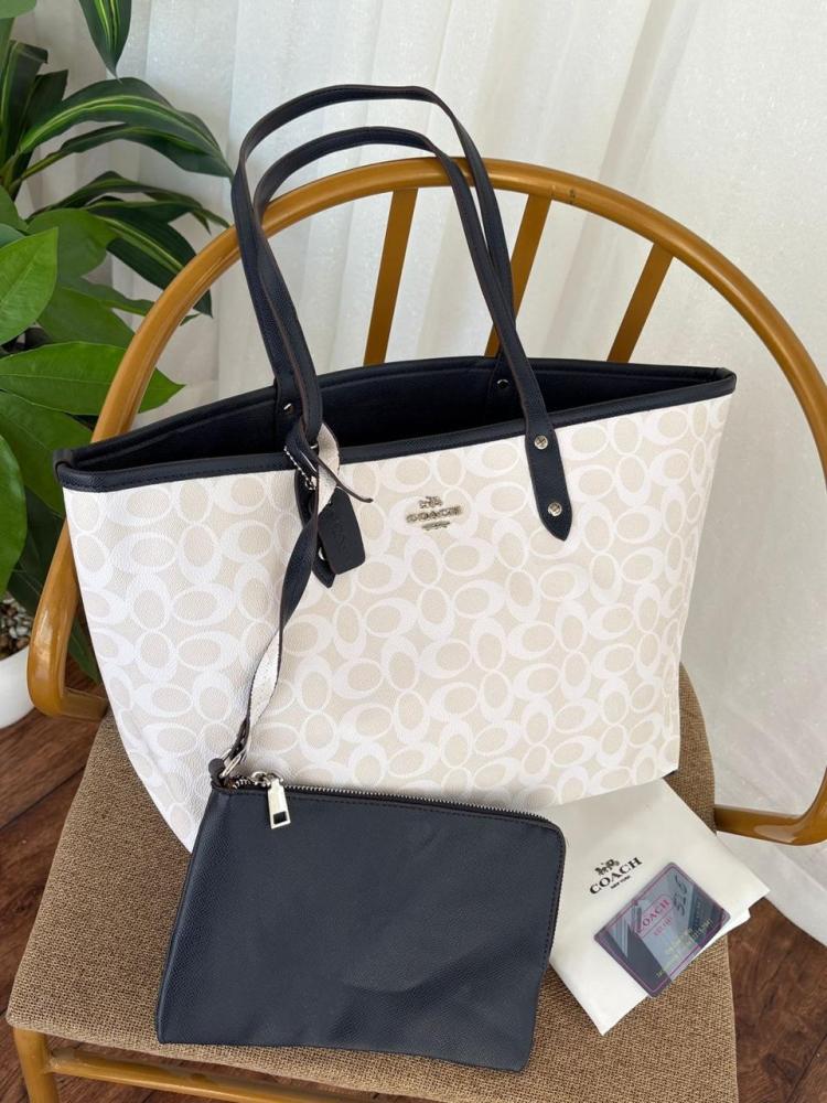 شنطة كتف نسائية كوتش واسعه Coach