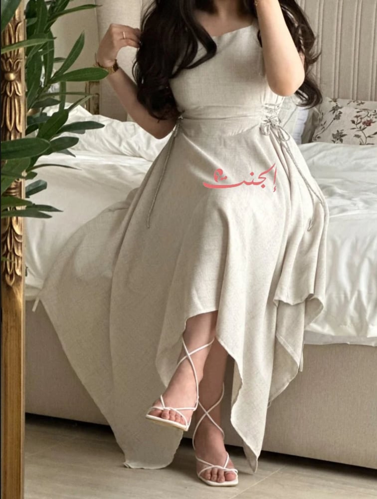 فستان الأميرات بلون سكري بتصميم جميل