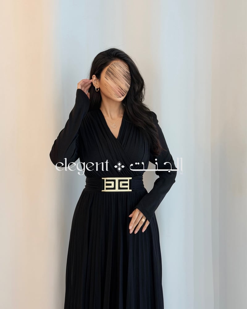 فستان أسود فاخر مناسب للمناسبات الرسمية