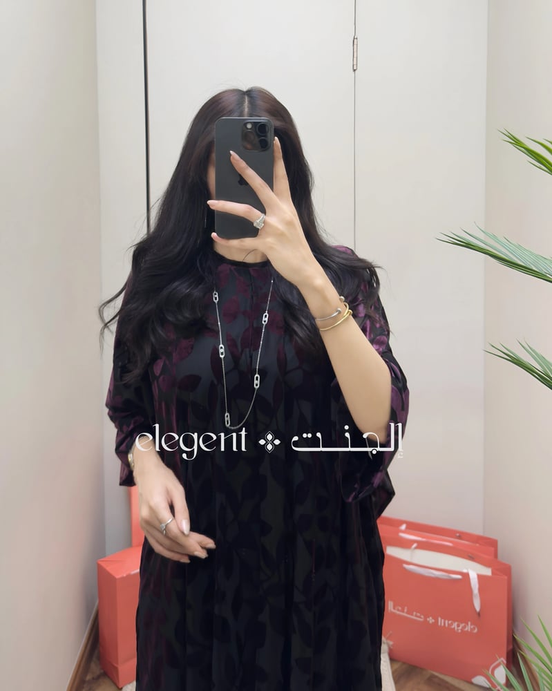 جلابية تل بنقشة ورد مخمل - تصميم واسع أنيق