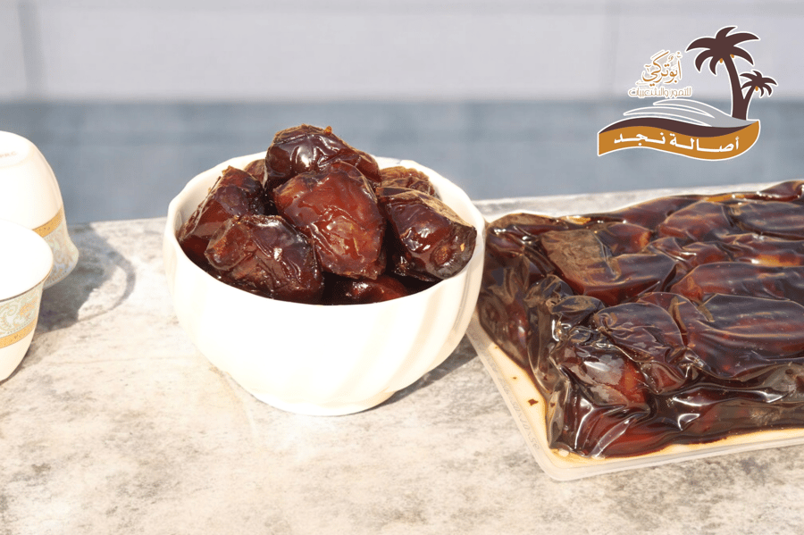 Dates and Naneh Royal stored - weight 8 kg