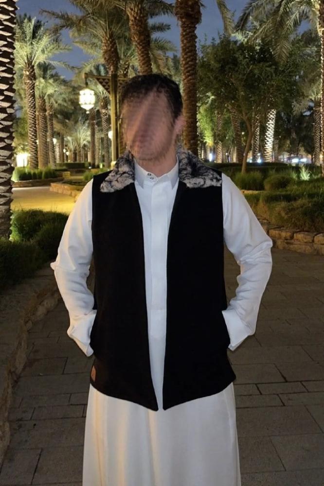 سديري رجالي فيس قلاب صوف لون اسود