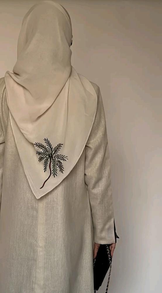 عباية نجدية بتطريز النخلة