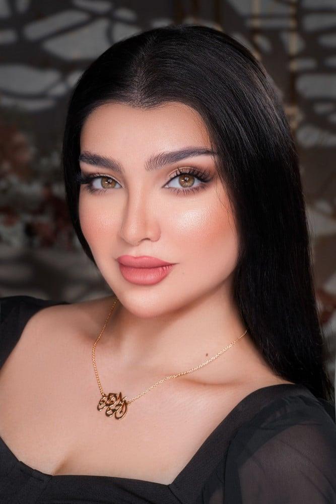 سلسال بالاسم مطلي بالذهب