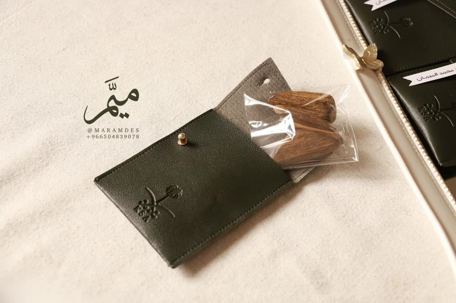 شنطة جلد توزيعات اليوم الوطني