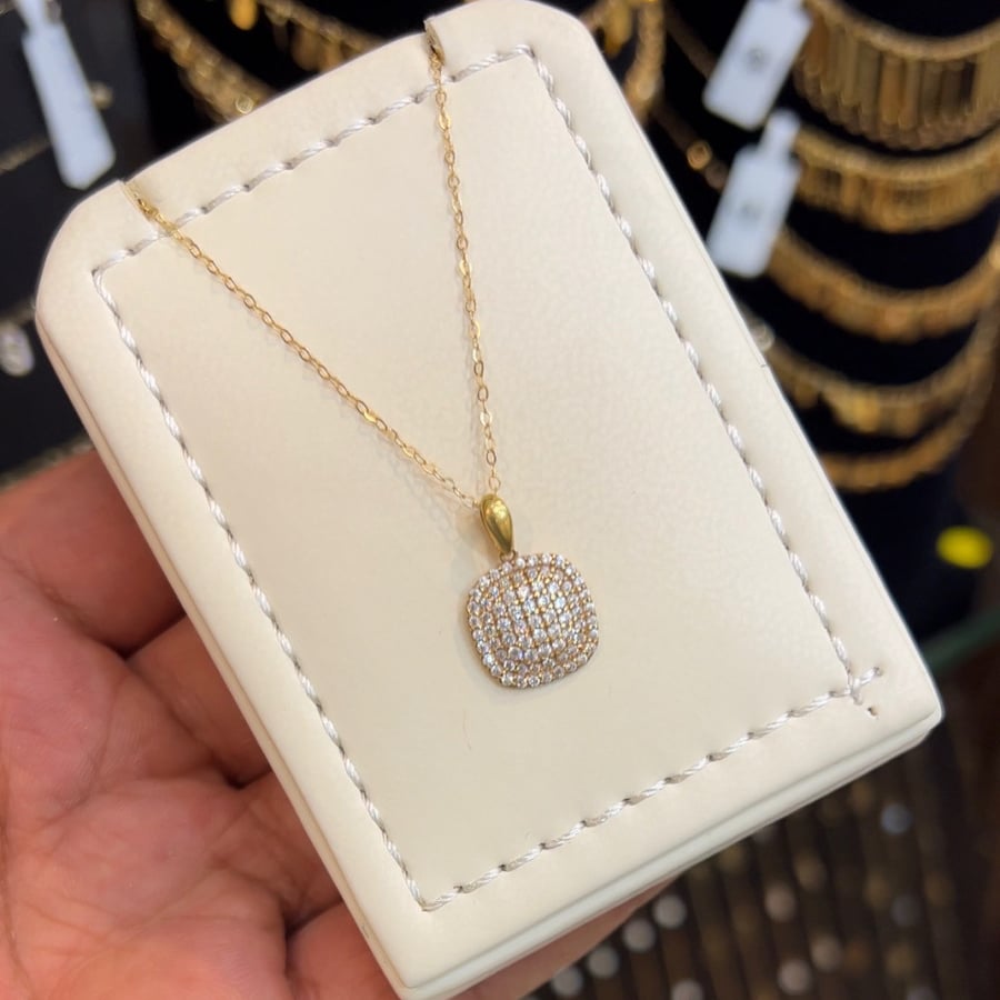 Pendant + 18k chain