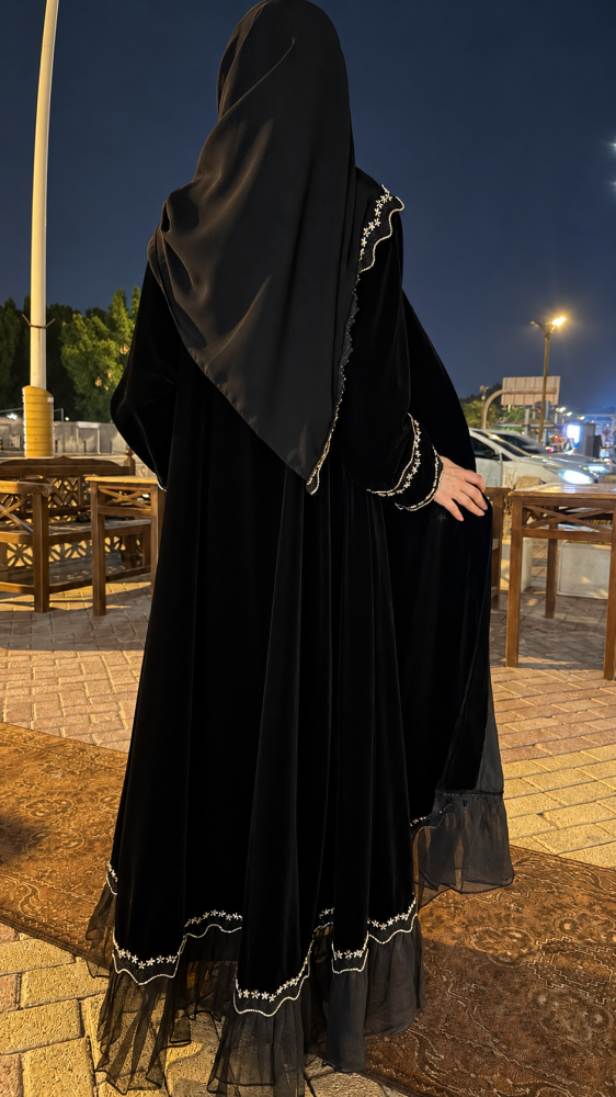 عباية لورا