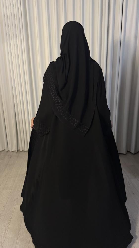 عباية دلال بألوانها