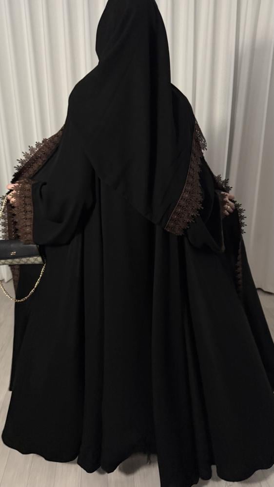عباية غزل بألوانها