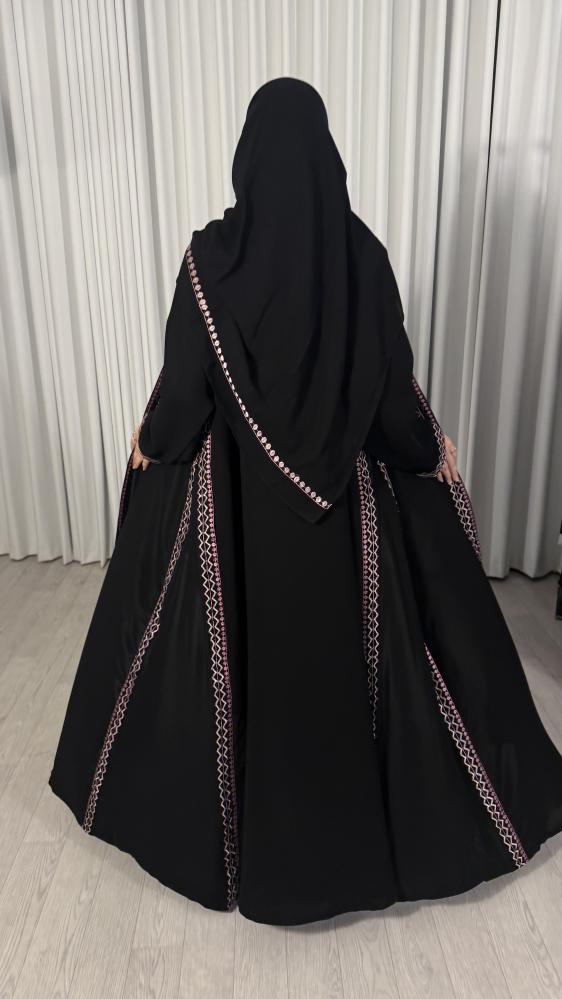عباية تاليا بألوانها