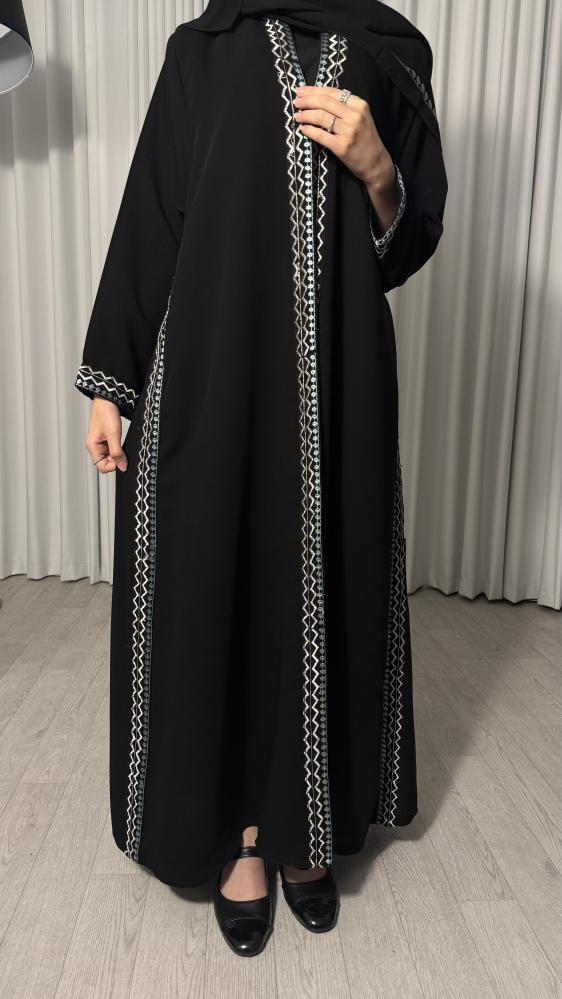 عباية تاليا بألوانها