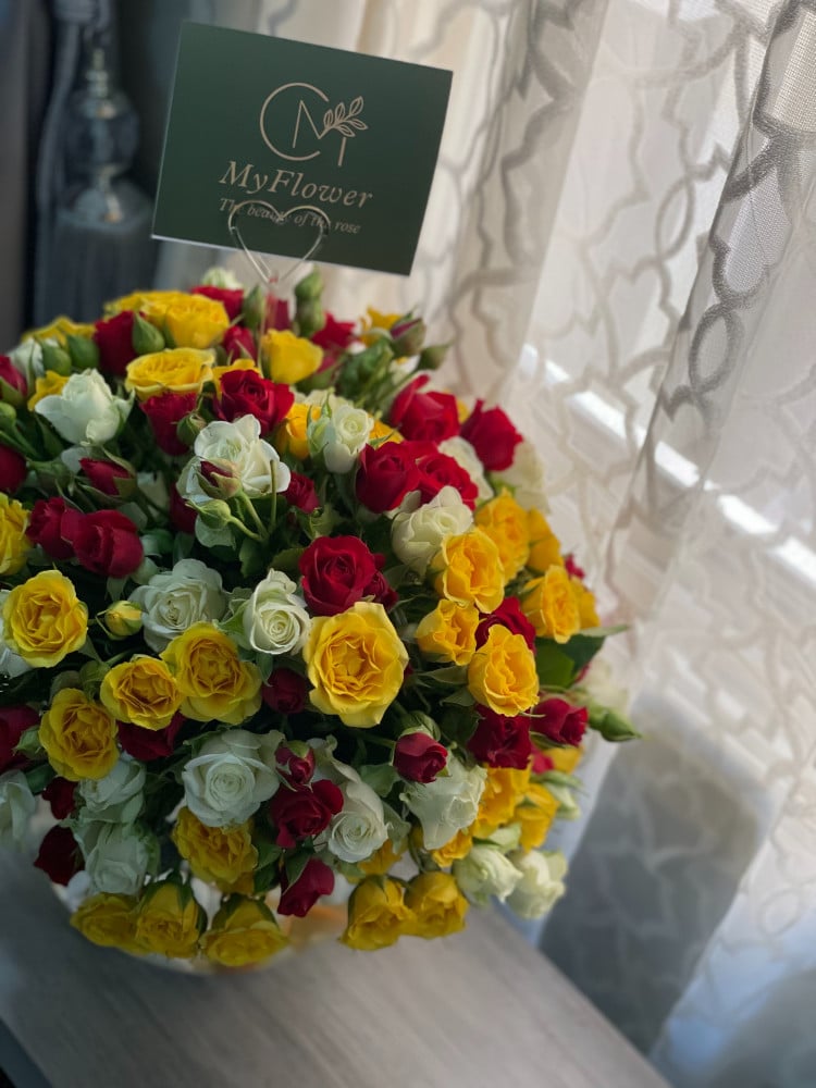 مكونه من 30 غصن بيبي روز
