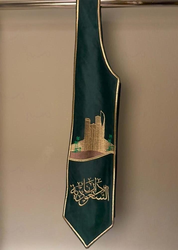 وشاح اليوم الوطني التأسيس والقيادة