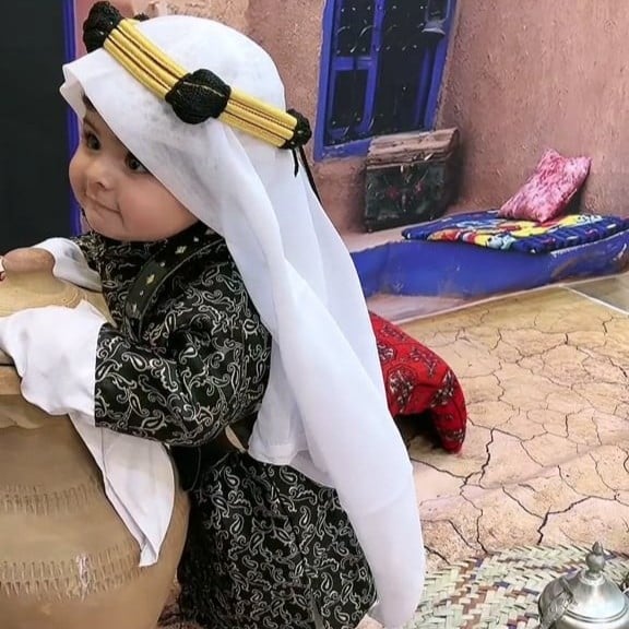 دقلة يوم التأسيس السعودي اسود مع شماغ و عقال و جمبية و محزم متجر فنون