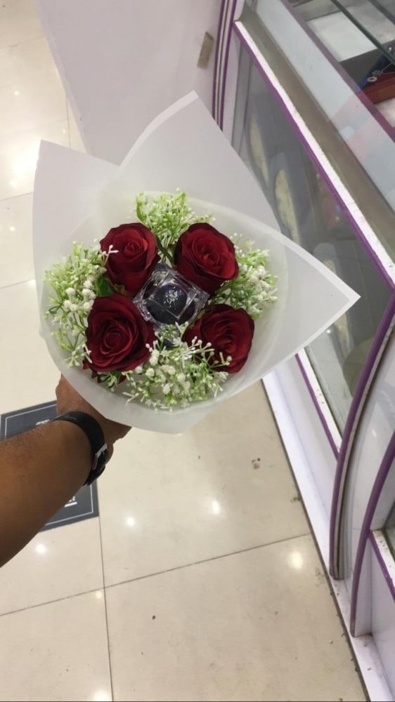 تغليفات انيقه مع اضافة عبارة كرت حسب الطلب