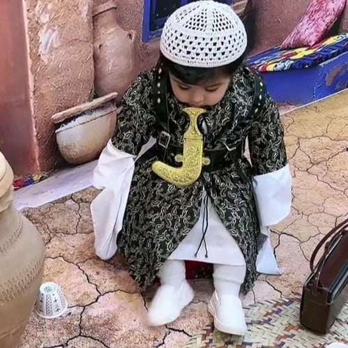 دقلة يوم التأسيس السعودي اسود مع شماغ و عقال و جمبية و محزم متجر فنون