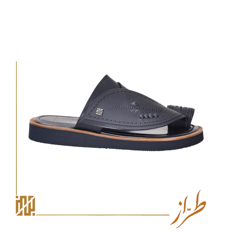 حذاء تطريز على نسق جلد الماعز باللون الكحلي
