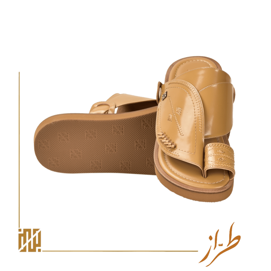 حذاء تطريز على نسق جلد الماعز باللون البيج