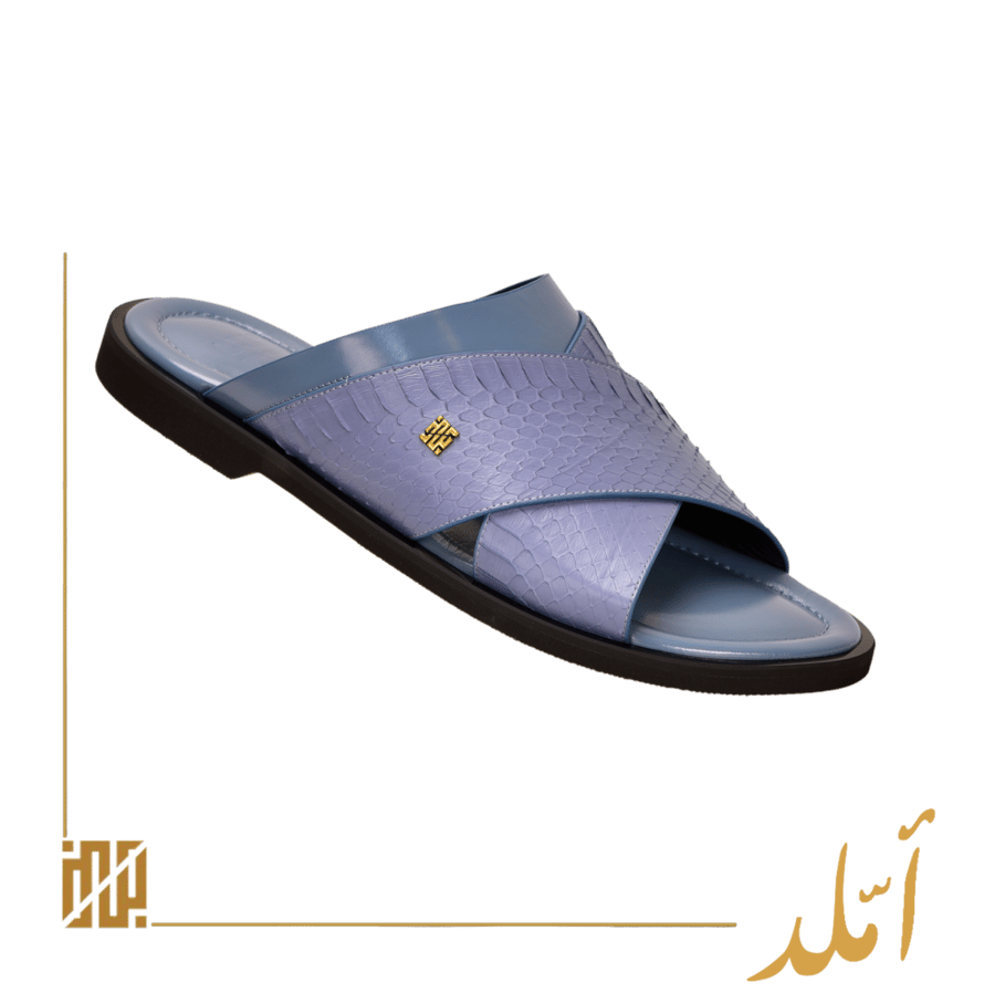 حذاء املد من جلد الحية ظهر باللون السماوي