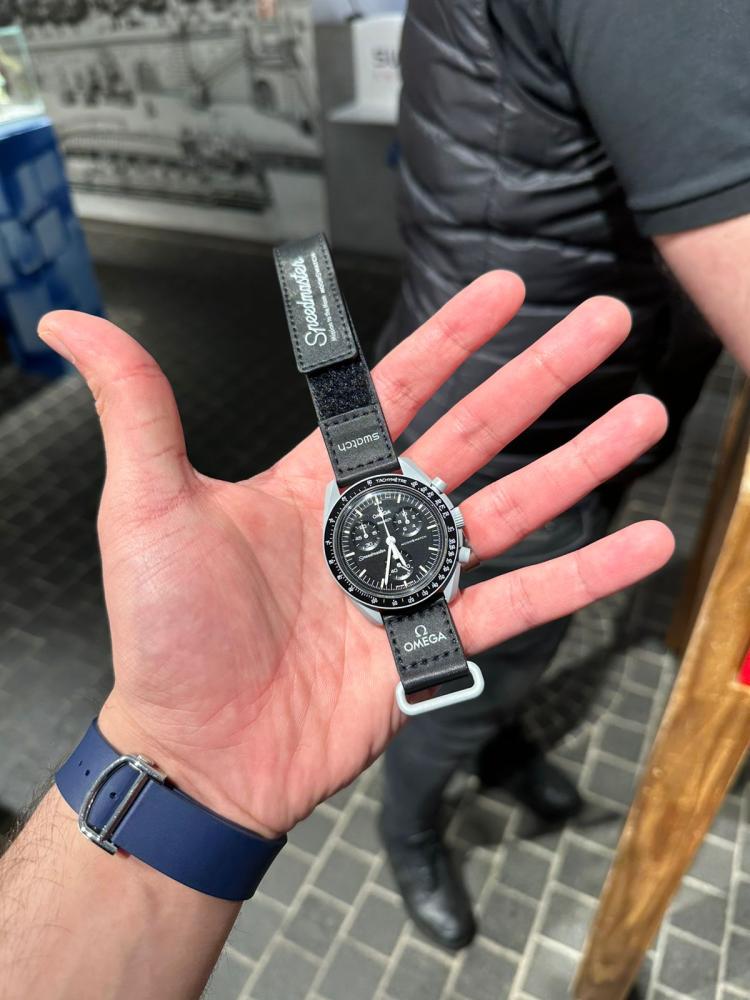 Omega X swatch ساعة