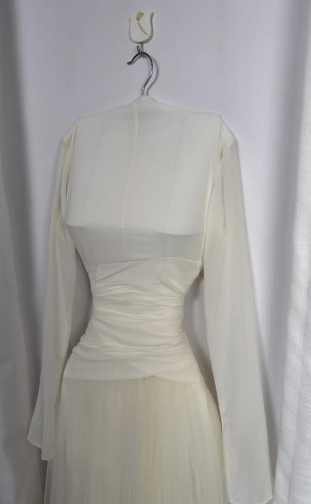 Dress of Georgite fabric and tulle and feteet
