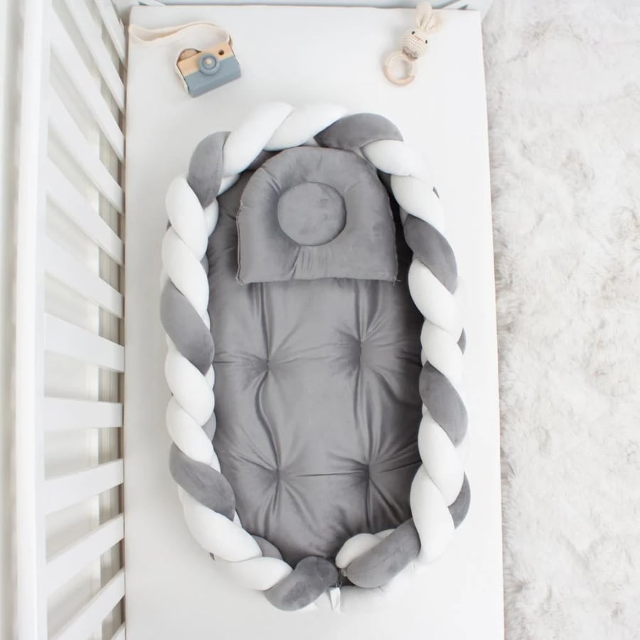 مهد ضفيرة مع ناموسية