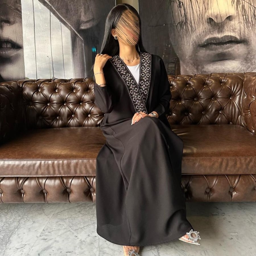 Pl22 عباية كريب بتطريز  امامي يدوي