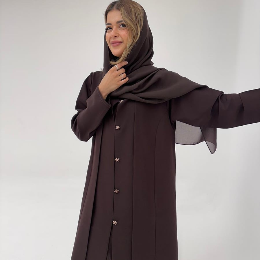 PL49 عباية حرير مغسول بني بأزرار ورد ذهبي