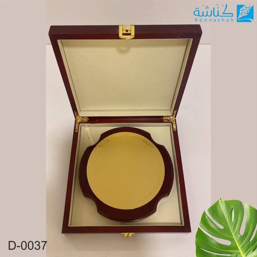 درع خشب مع نحاس