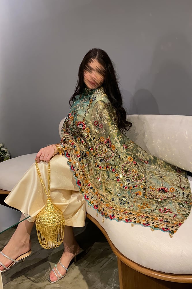 1004 - Opaque Thobe - with Indian shawl