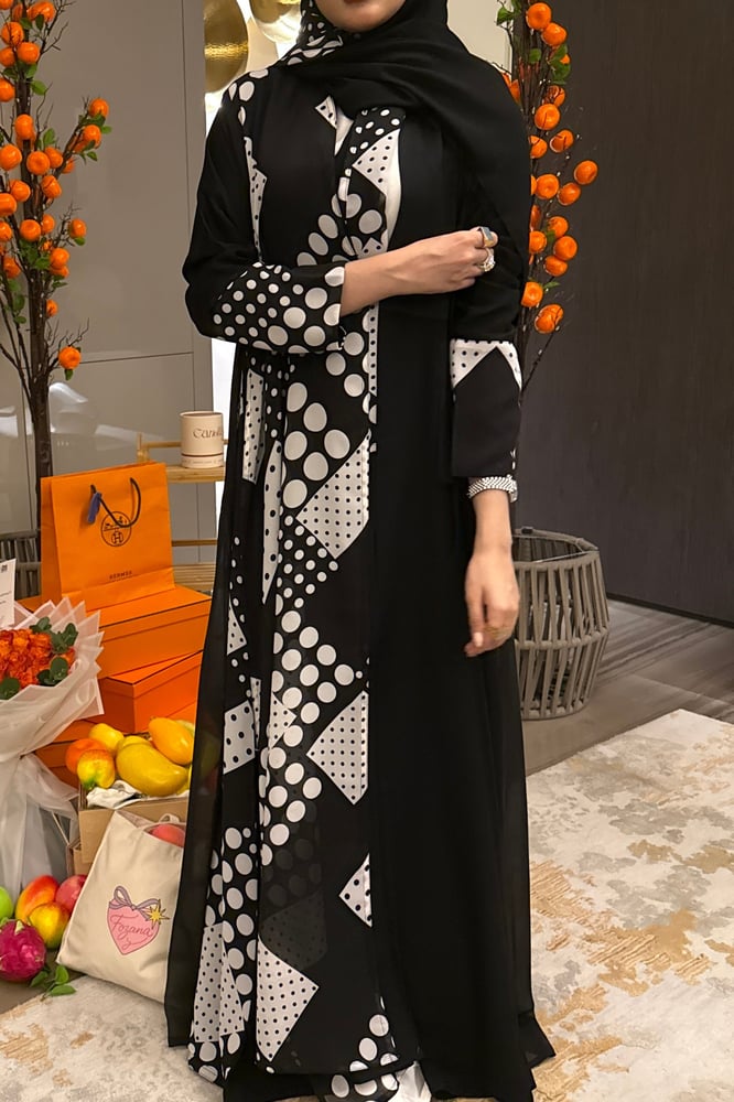 عباية كلوش منقوشة