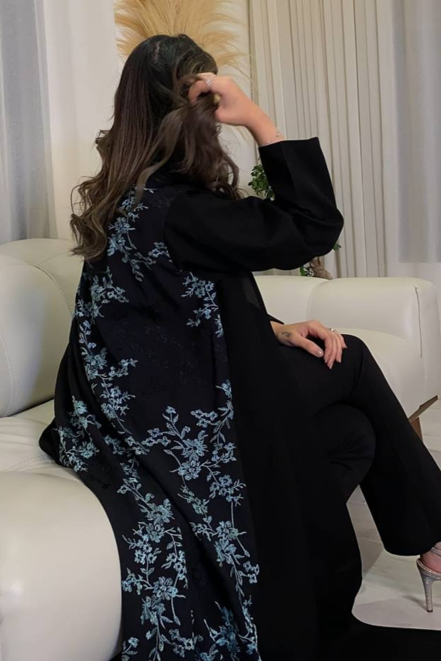 عباية كلوش تطريز من الخلف