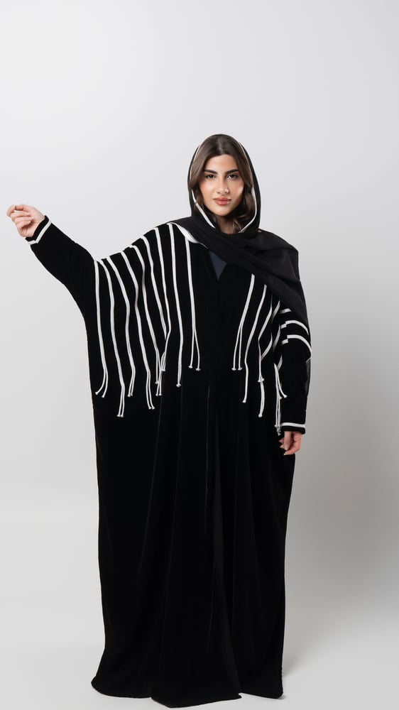 W4 | اسود