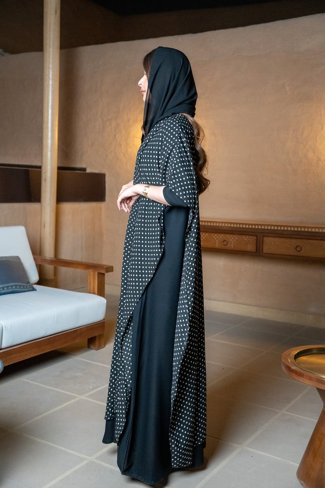 w3| عباية لينا