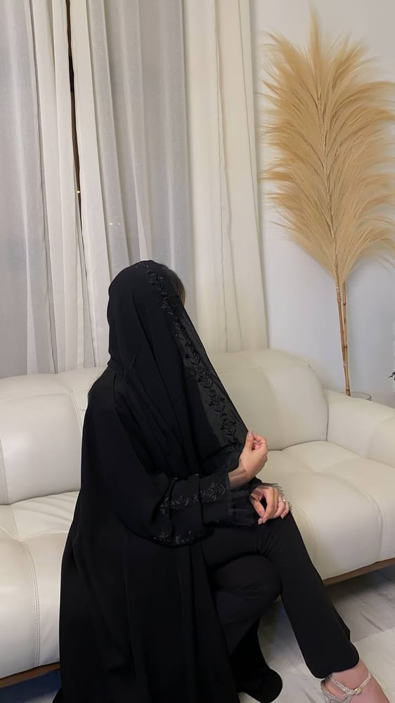 0606 - عباية جميلة أسود