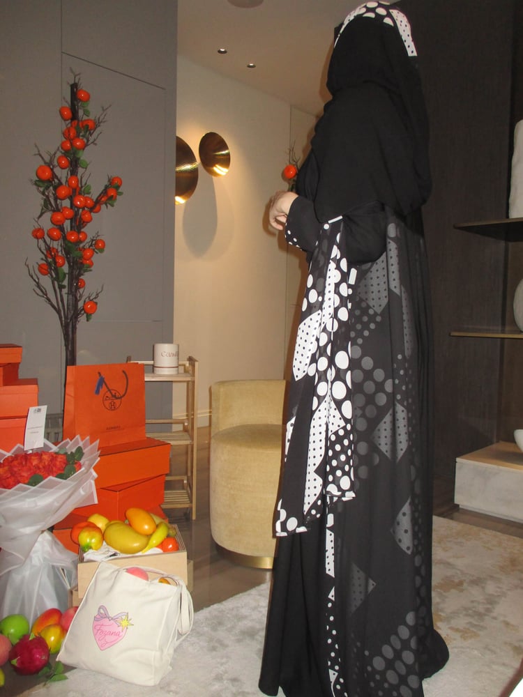 عباية كلوش منقوشة