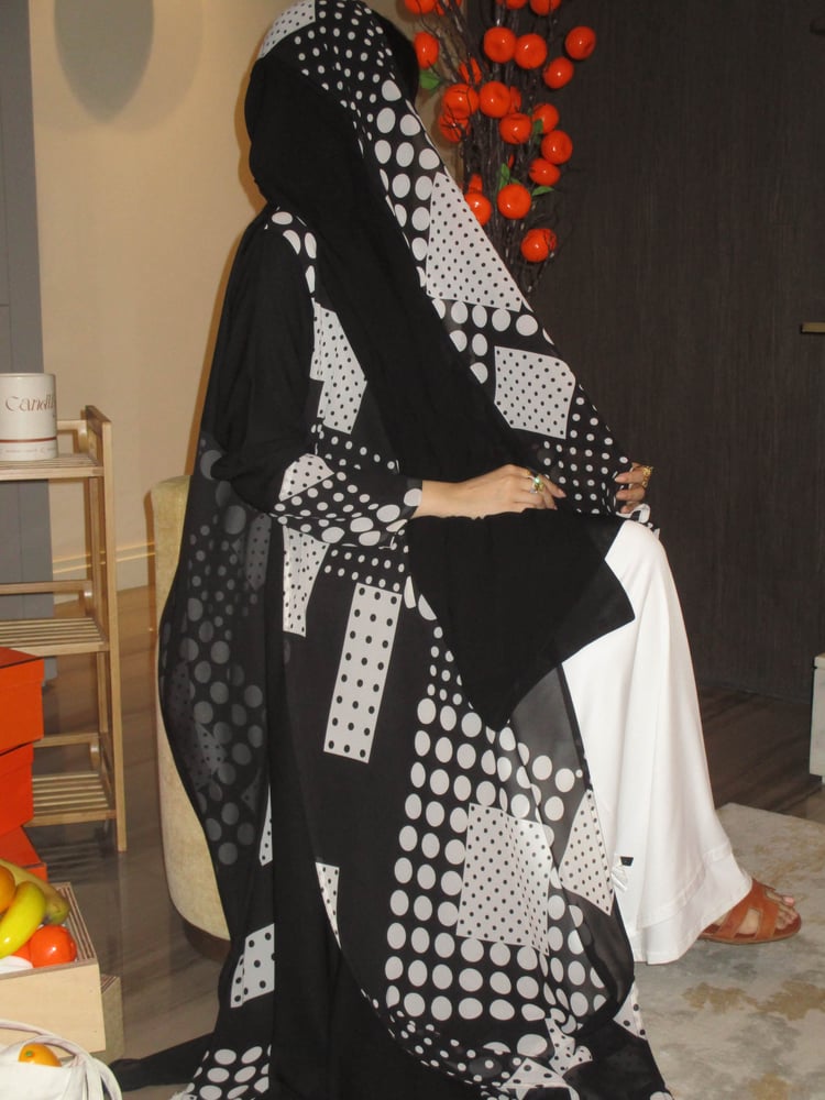 عباية كلوش منقوشة
