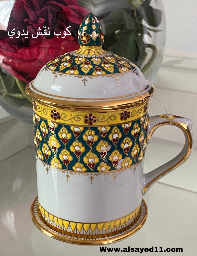 كوب بغطاء نفش يدوي