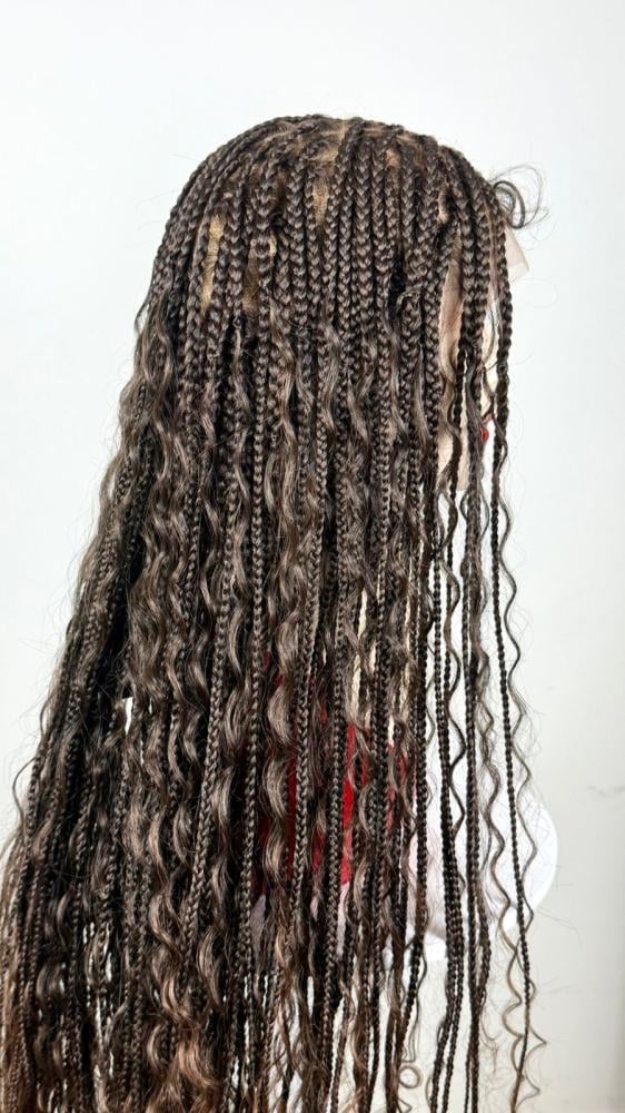 ضفائر افريقية طويلة كيرلي (Box Braids) جذور أمامية (Lace Front) لون بني